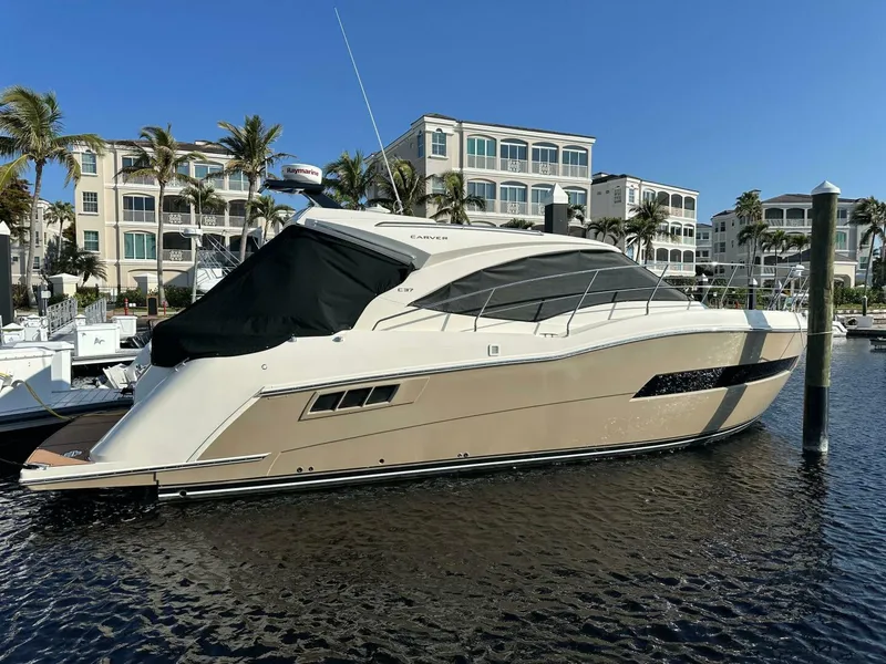 Slide: The Image of Carver C37 Coupe 2016 - 5000388