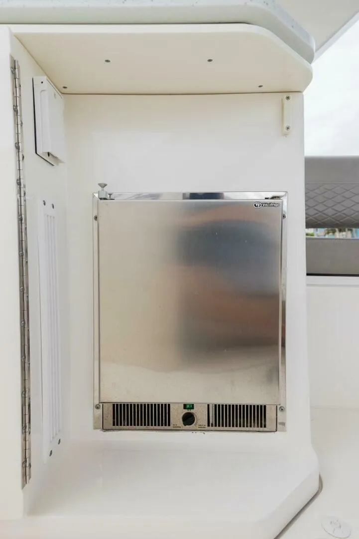 Slide: The Image of Sea Ray L590 Fly 2017 - 5001162