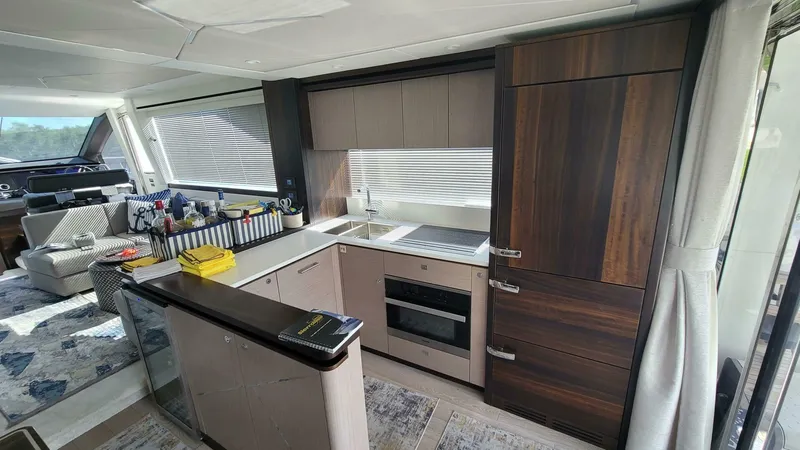 Slide: The Image of Sunseeker Manhattan 68 2022 - 5001300