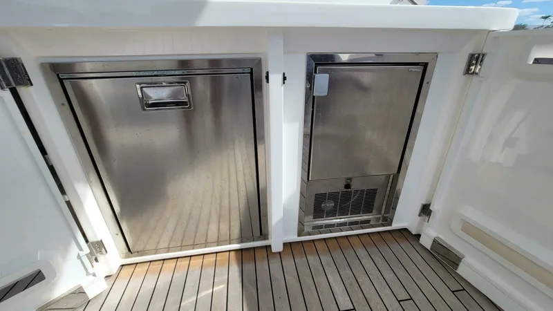Slide: The Image of Sunseeker Manhattan 68 2022 - 5001379