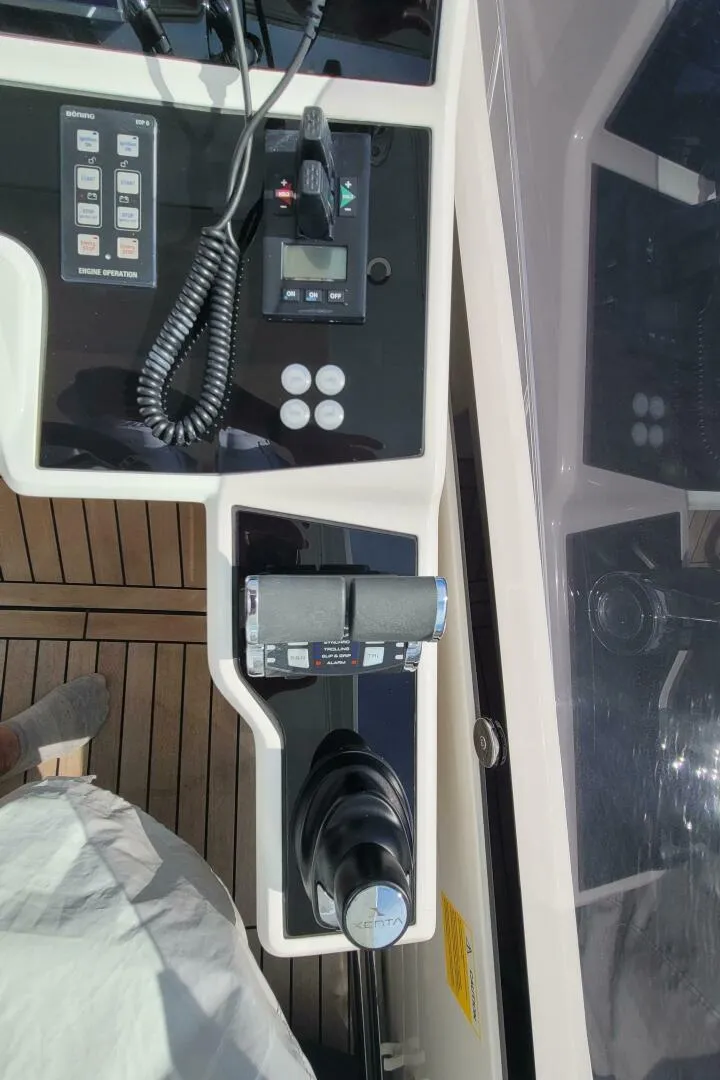 Slide: The Image of Sunseeker Manhattan 68 2022 - 5001386