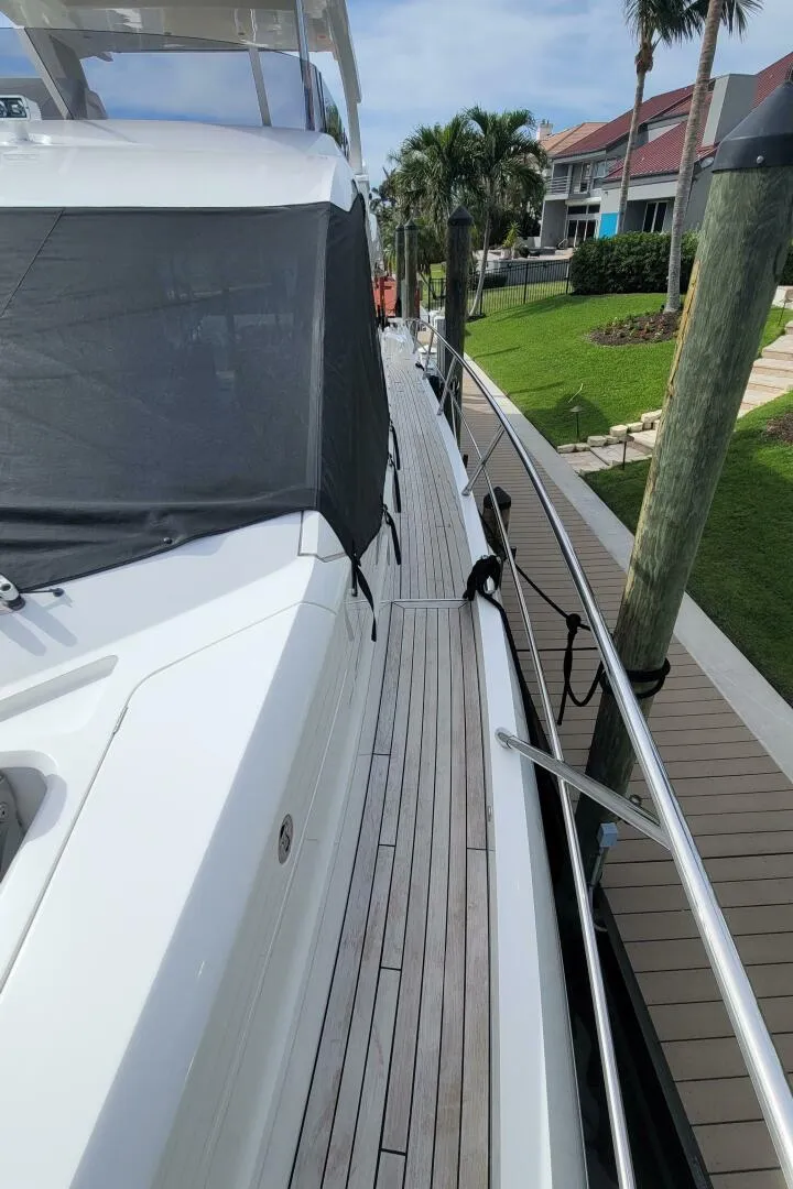 Slide: The Image of Sunseeker Manhattan 68 2022 - 5001389
