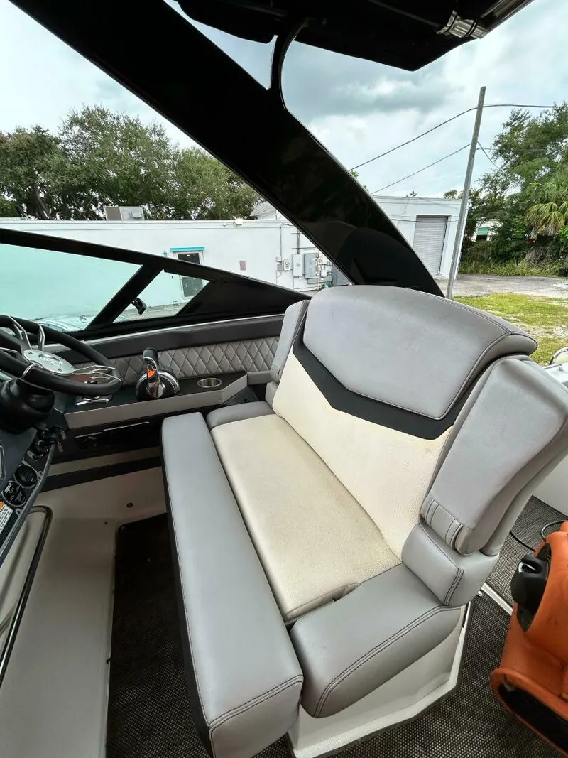 Slide: The Image of Cruisers Yachts 338 Sport Series 2017 - 5002022