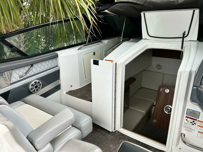 Slide: The Image of Cruisers Yachts 338 Sport Series 2017 - 5002006