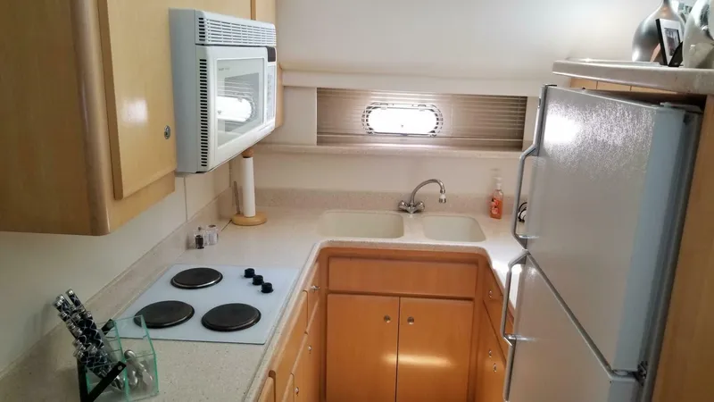 Slide: The Image of Carver 445 Aft Cabin Motor Yacht 1998 - 5002149