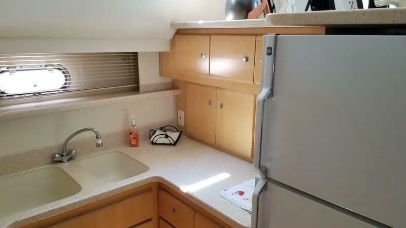 Slide: The Image of Carver 445 Aft Cabin Motor Yacht 1998 - 5002150