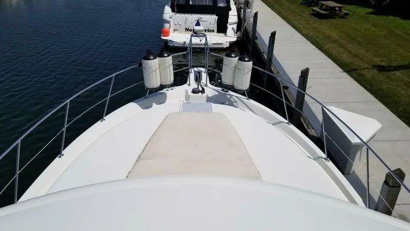Slide: The Image of Carver 445 Aft Cabin Motor Yacht 1998 - 5002140