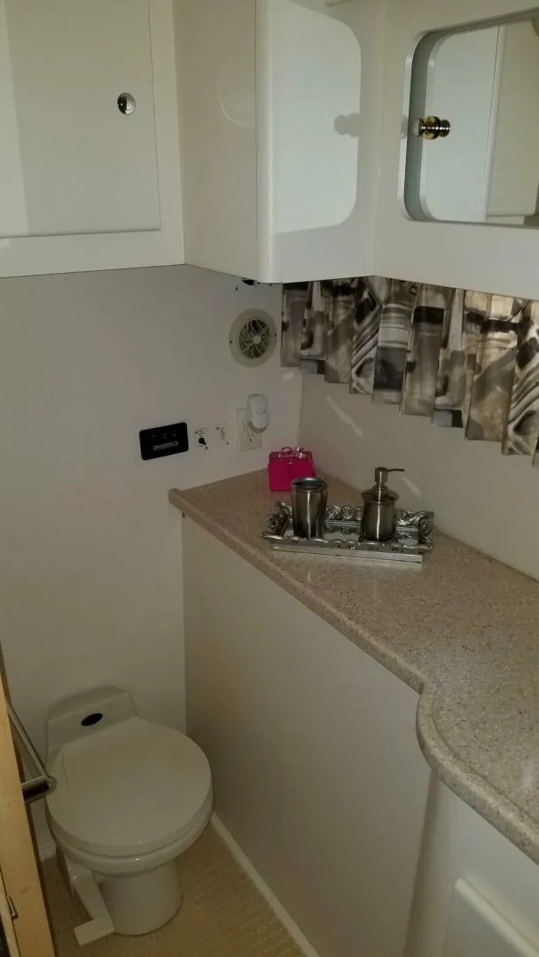 Slide: The Image of Carver 445 Aft Cabin Motor Yacht 1998 - 5002159