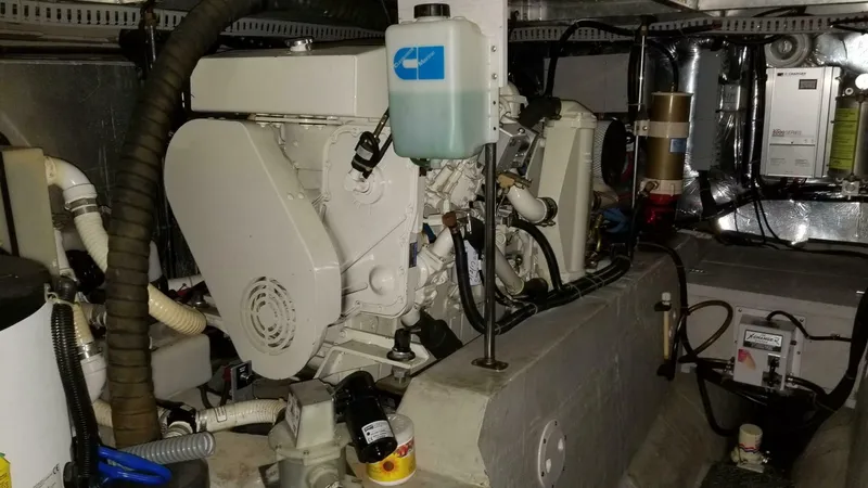 Slide: The Image of Carver 445 Aft Cabin Motor Yacht 1998 - 5002161