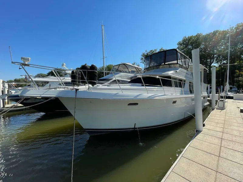 Slide: The Image of Carver 445 Aft Cabin Motor Yacht 1998 - 5002165