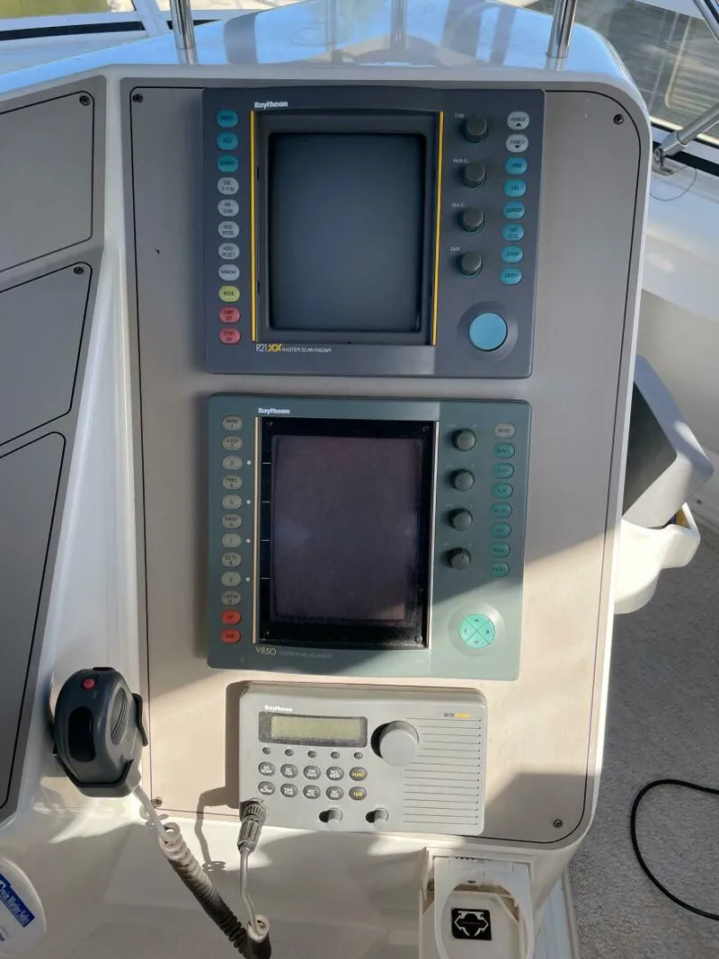 Slide: The Image of Carver 445 Aft Cabin Motor Yacht 1998 - 5002171