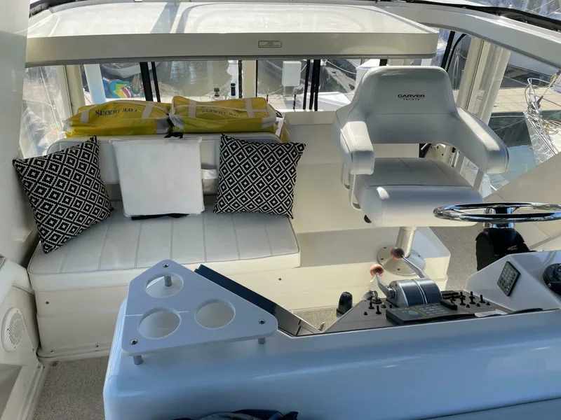Slide: The Image of Carver 445 Aft Cabin Motor Yacht 1998 - 5002174