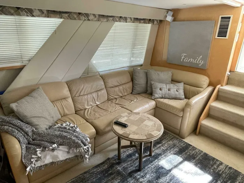 Slide: The Image of Carver 445 Aft Cabin Motor Yacht 1998 - 5002180