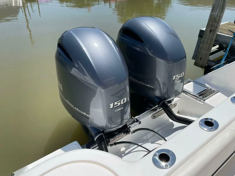Slide: The Image of Tidewater 250 CC Adventurer 2015 - 5002200