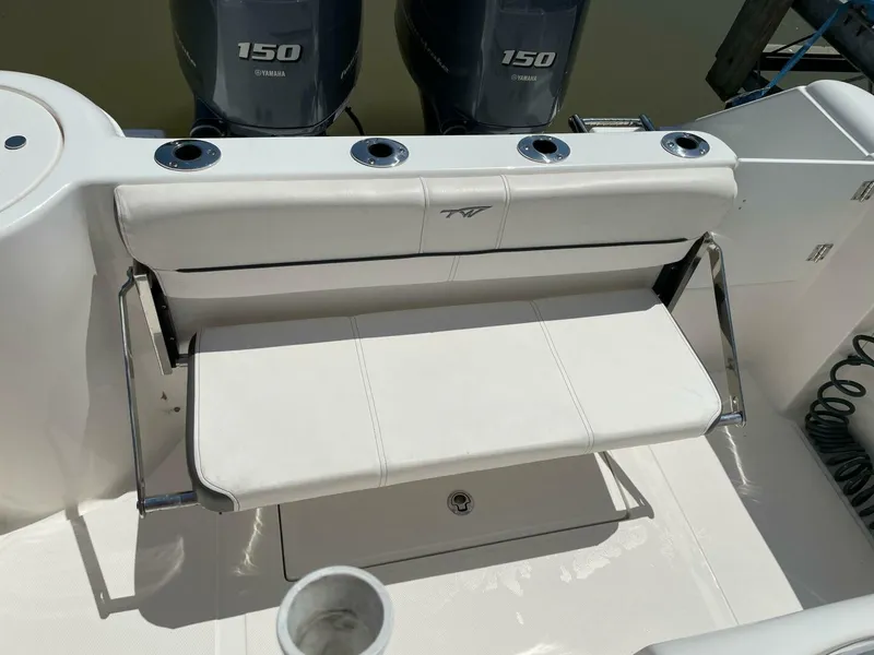 Slide: The Image of Tidewater 250 CC Adventurer 2015 - 5002201