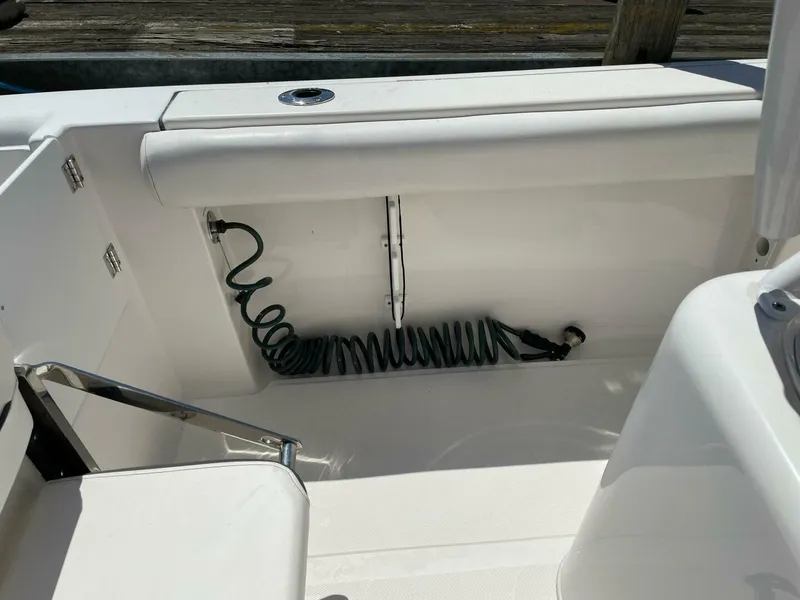 Slide: The Image of Tidewater 250 CC Adventurer 2015 - 5002202