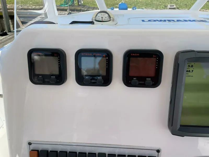 Slide: The Image of Tidewater 250 CC Adventurer 2015 - 5002211