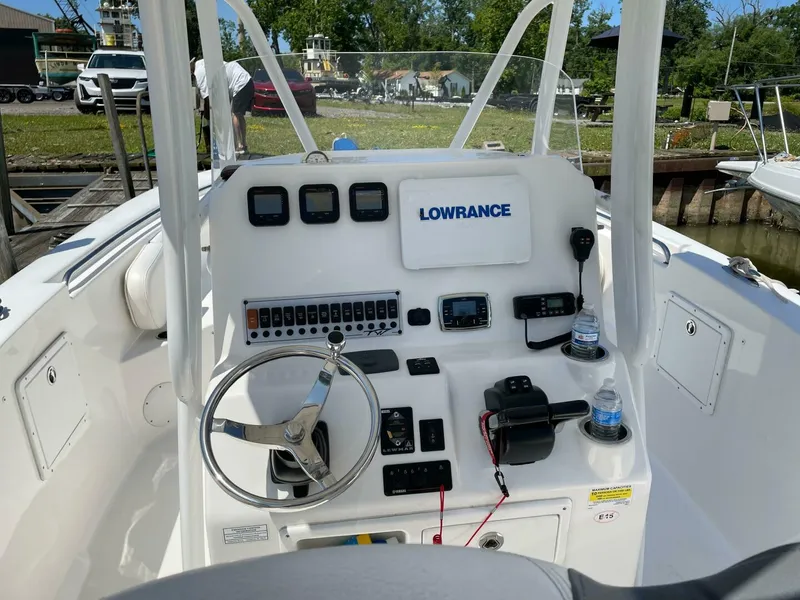 Slide: The Image of Tidewater 250 CC Adventurer 2015 - 5002213