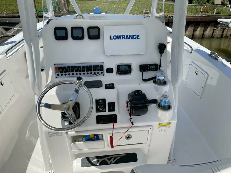 Slide: The Image of Tidewater 250 CC Adventurer 2015 - 5002215