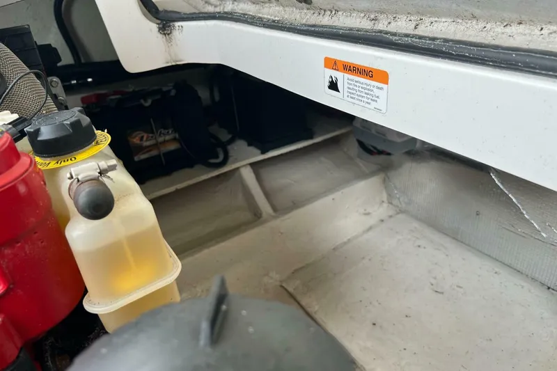 Slide: The Image of Regal 3300 Bowrider 2020 - 5003206