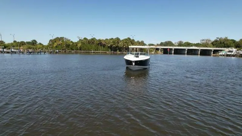 Slide: The Image of Regal 3300 Bowrider 2020 - 5003208