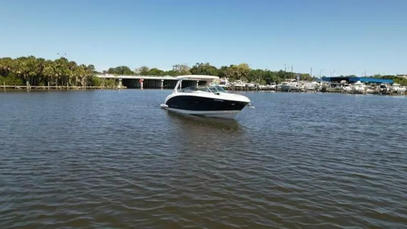 Slide: The Image of Regal 3300 Bowrider 2020 - 5003209