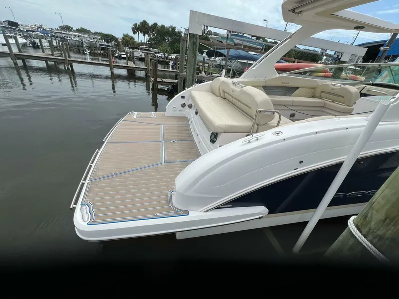 Slide: The Image of Regal 3300 Bowrider 2020 - 5003041