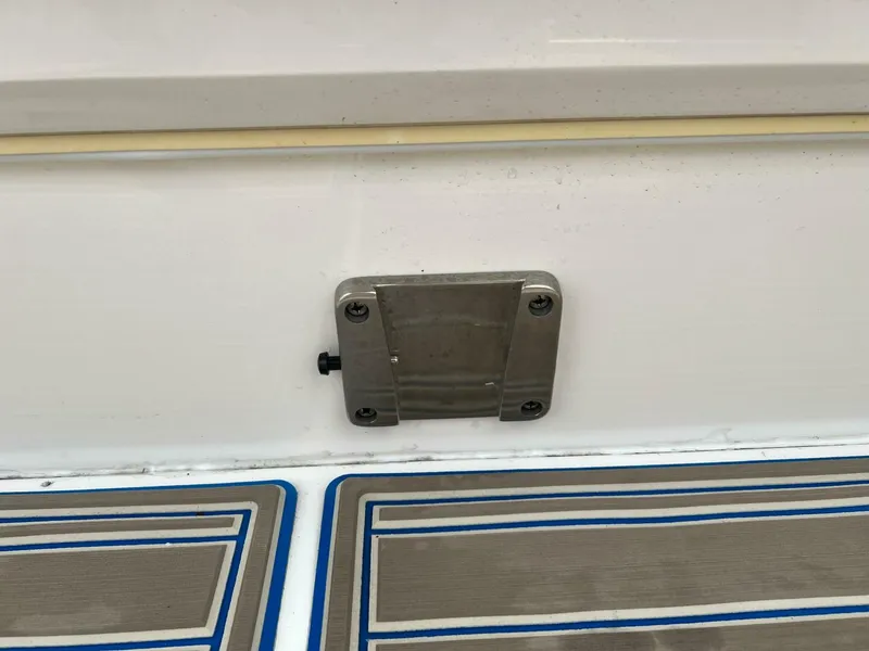 Slide: The Image of Regal 3300 Bowrider 2020 - 5003044