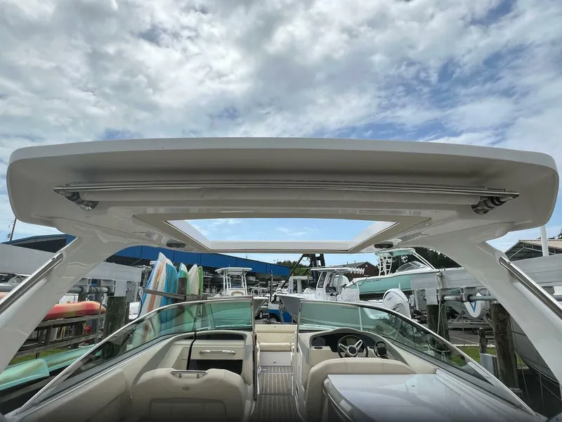 Slide: The Image of Regal 3300 Bowrider 2020 - 5003045