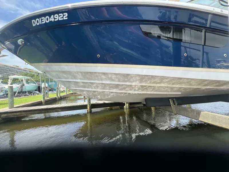 Slide: The Image of Regal 3300 Bowrider 2020 - 5003007