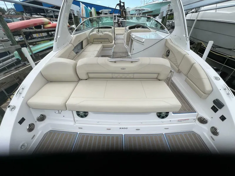 Slide: The Image of Regal 3300 Bowrider 2020 - 5003046