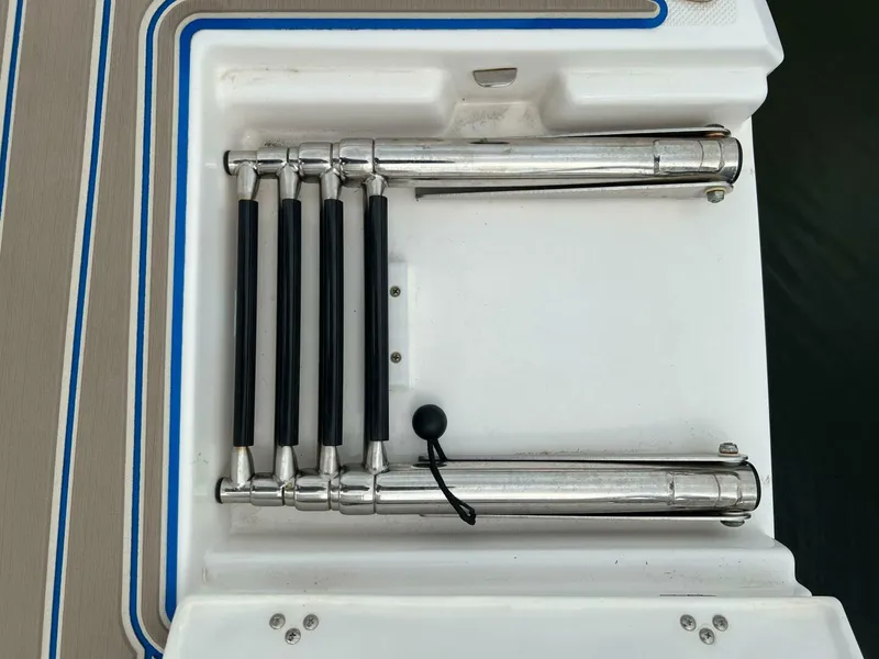 Slide: The Image of Regal 3300 Bowrider 2020 - 5003048