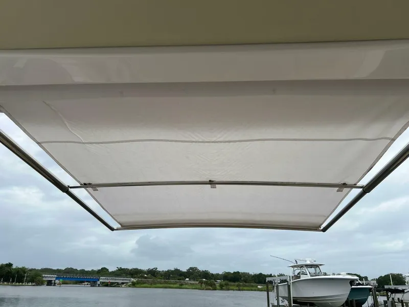 Slide: The Image of Regal 3300 Bowrider 2020 - 5003050