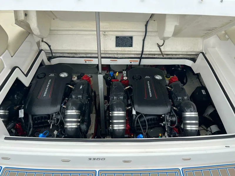 Slide: The Image of Regal 3300 Bowrider 2020 - 5003059