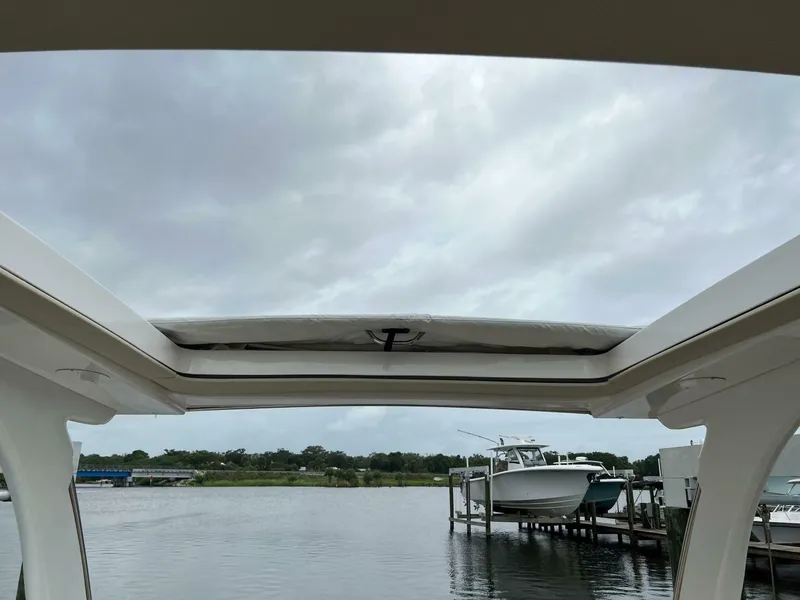 Slide: The Image of Regal 3300 Bowrider 2020 - 5003066