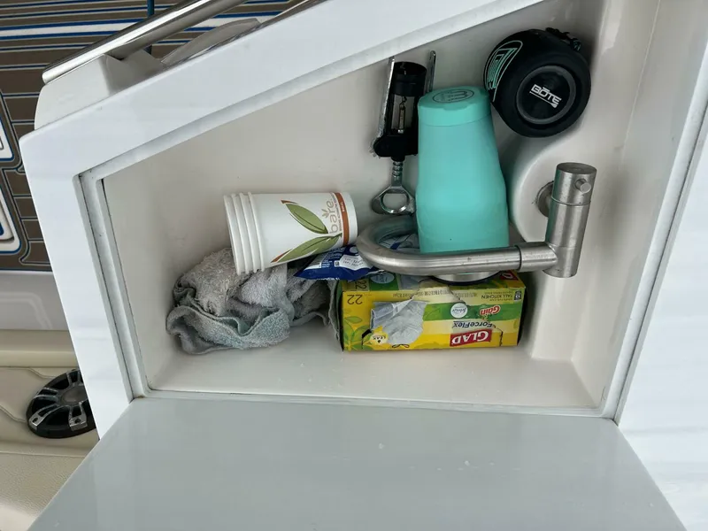 Slide: The Image of Regal 3300 Bowrider 2020 - 5003067