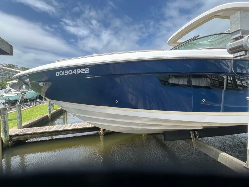 Slide: The Image of Regal 3300 Bowrider 2020 - 5003015