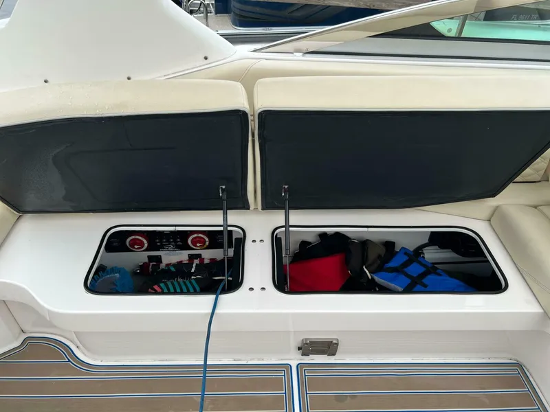 Slide: The Image of Regal 3300 Bowrider 2020 - 5003069