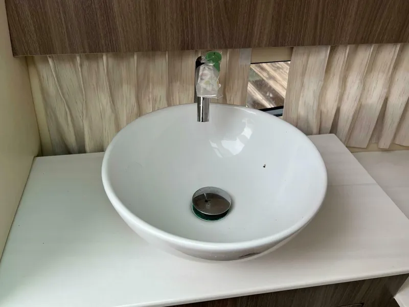 Slide: The Image of Regal 3300 Bowrider 2020 - 5003078