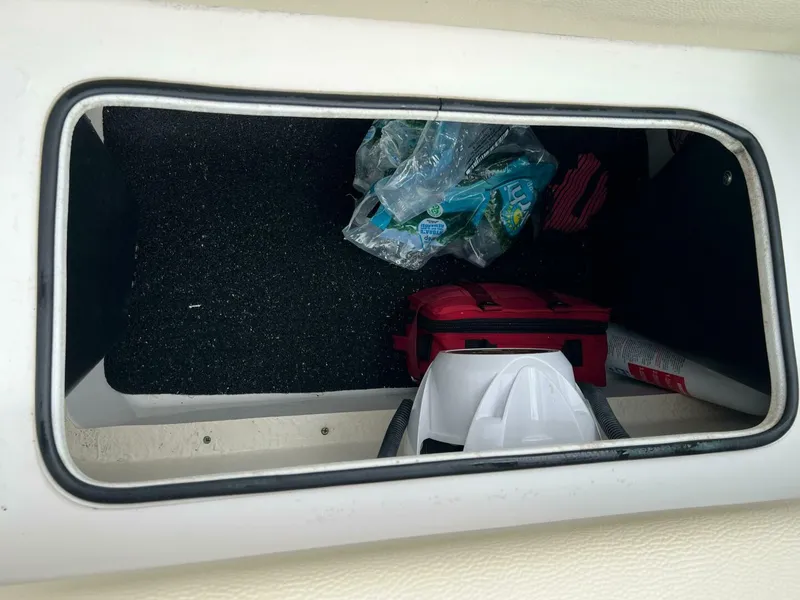 Slide: The Image of Regal 3300 Bowrider 2020 - 5003081