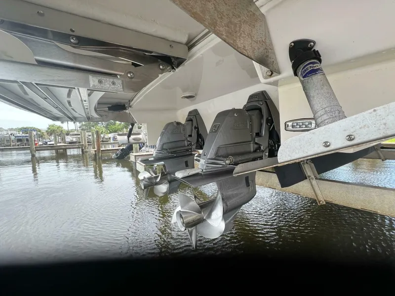 Slide: The Image of Regal 3300 Bowrider 2020 - 5003023