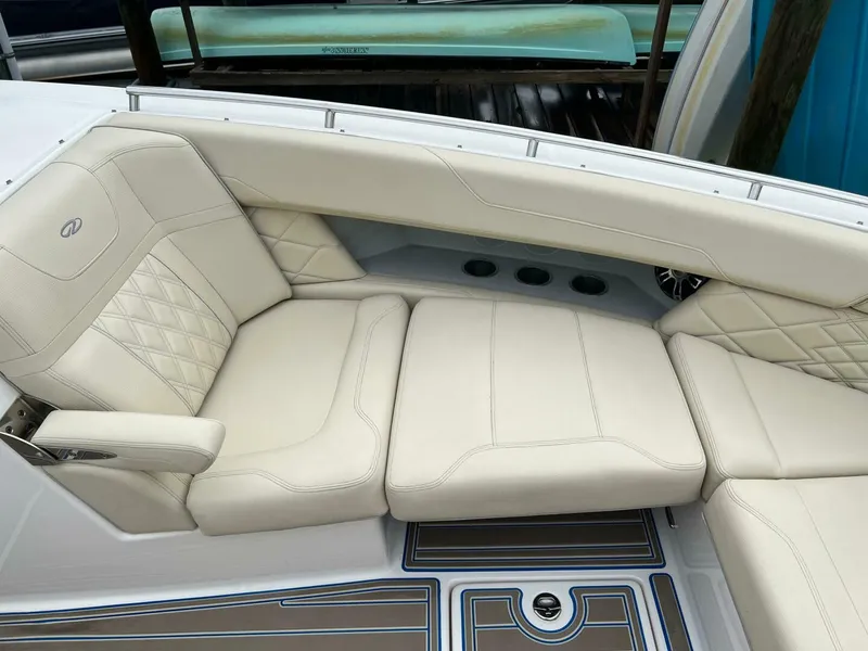 Slide: The Image of Regal 3300 Bowrider 2020 - 5003092