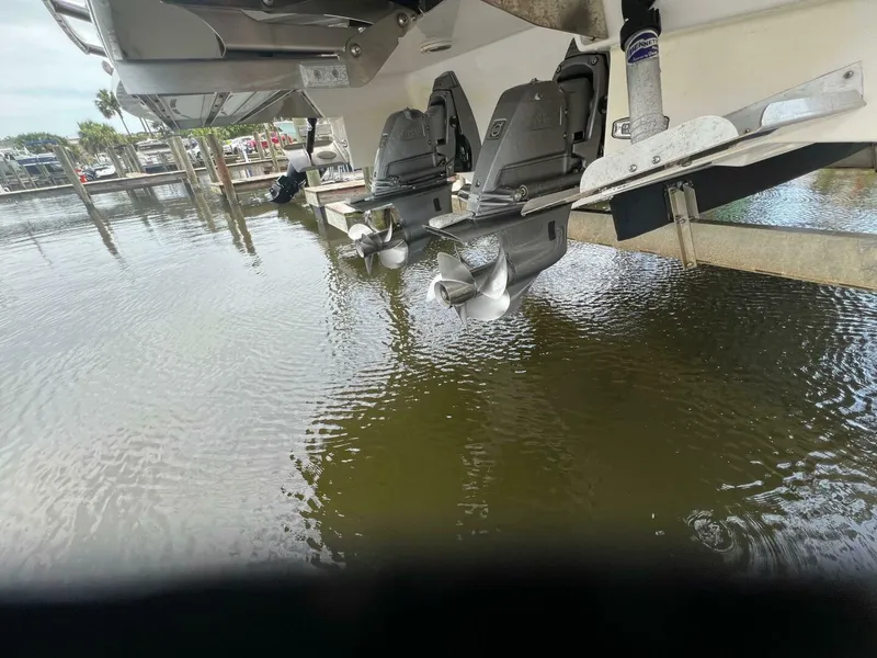 Slide: The Image of Regal 3300 Bowrider 2020 - 5003026