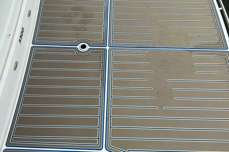 Slide: The Image of Regal 3300 Bowrider 2020 - 5003105