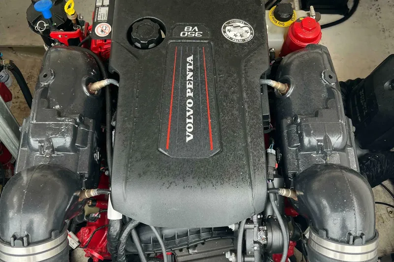 Slide: The Image of Regal 3300 Bowrider 2020 - 5003112