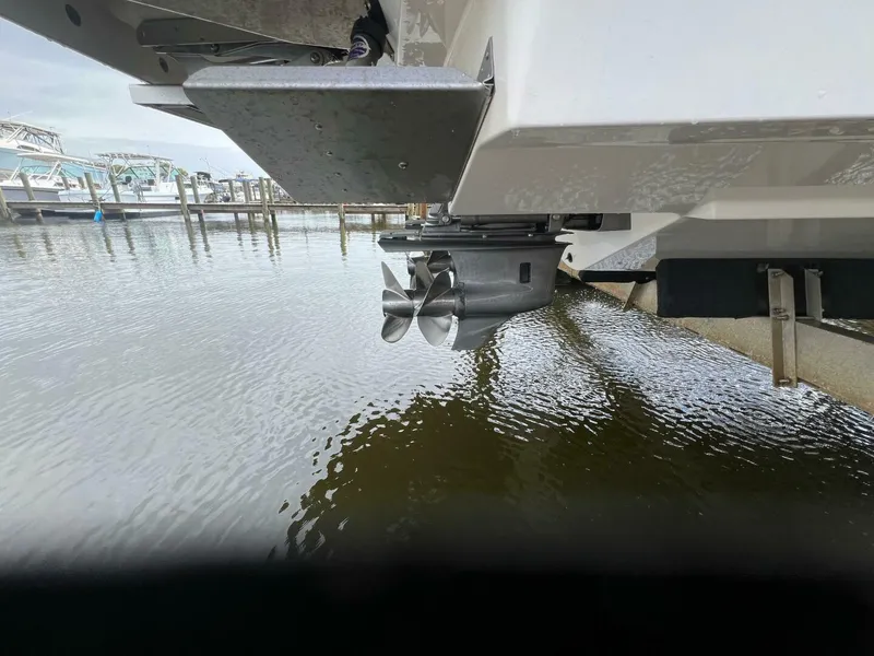 Slide: The Image of Regal 3300 Bowrider 2020 - 5003030