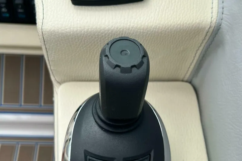 Slide: The Image of Regal 3300 Bowrider 2020 - 5003155