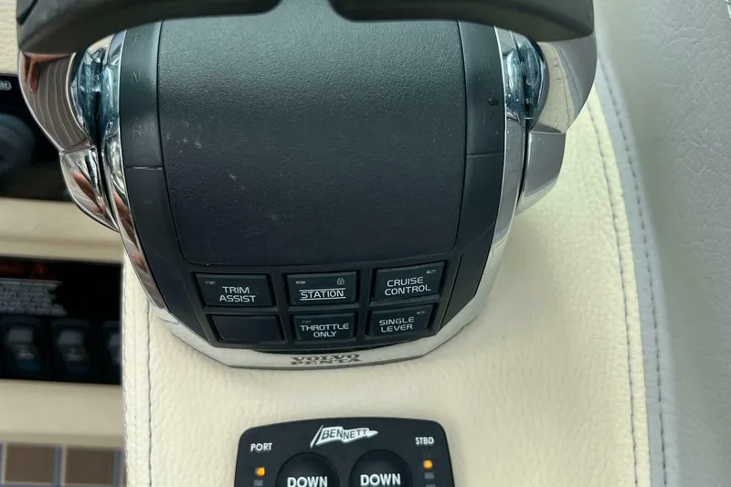 Slide: The Image of Regal 3300 Bowrider 2020 - 5003199