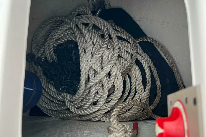 Slide: The Image of Regal 3300 Bowrider 2020 - 5003200