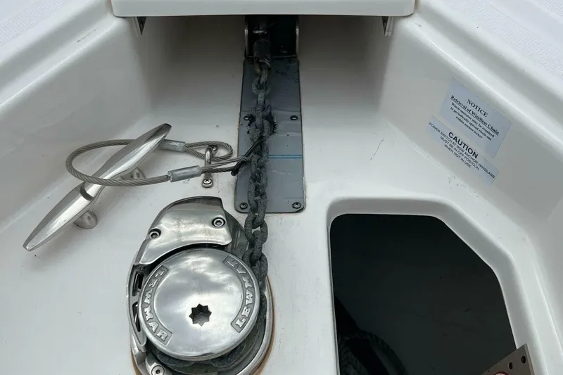 Slide: The Image of Regal 3300 Bowrider 2020 - 5003201